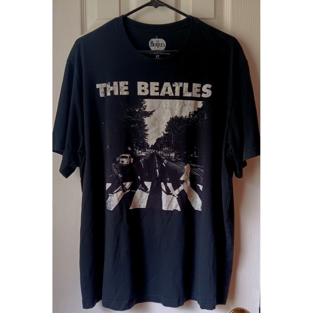 Men's Beatles On The Abbey Road T Shirt Black LT Short Sleeve